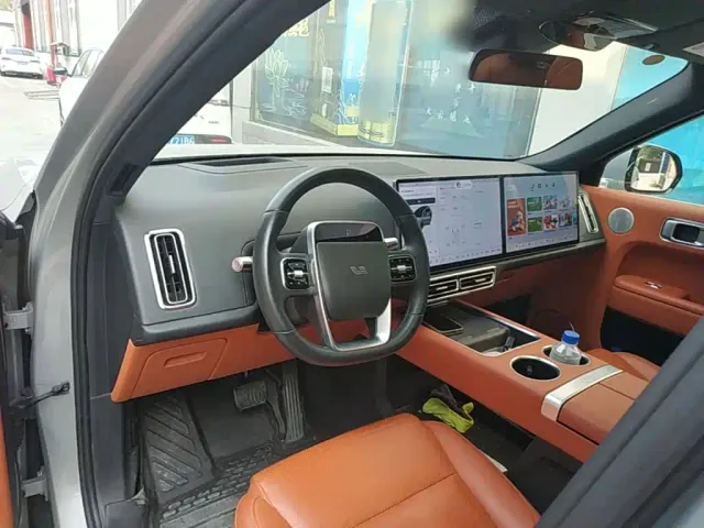 Li Auto L8 — Фото автомобиля 9