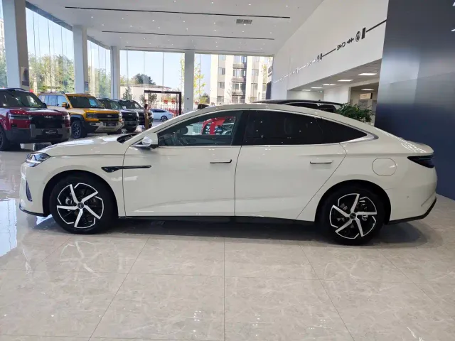 BYD Seal 07 DM-i — Фото автомобиля 8