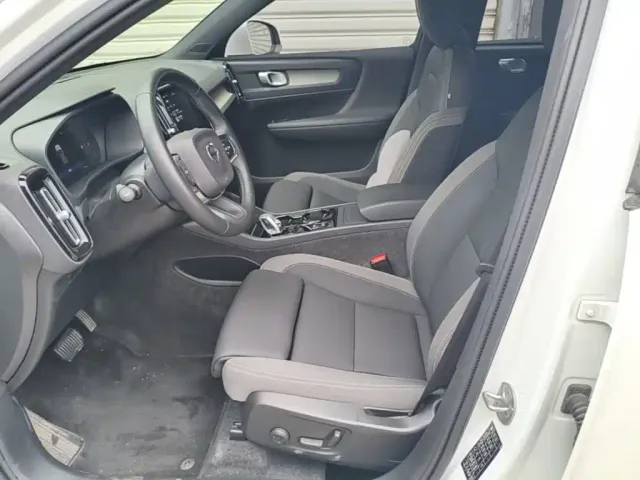 Volvo XC40 — Фото автомобиля 14