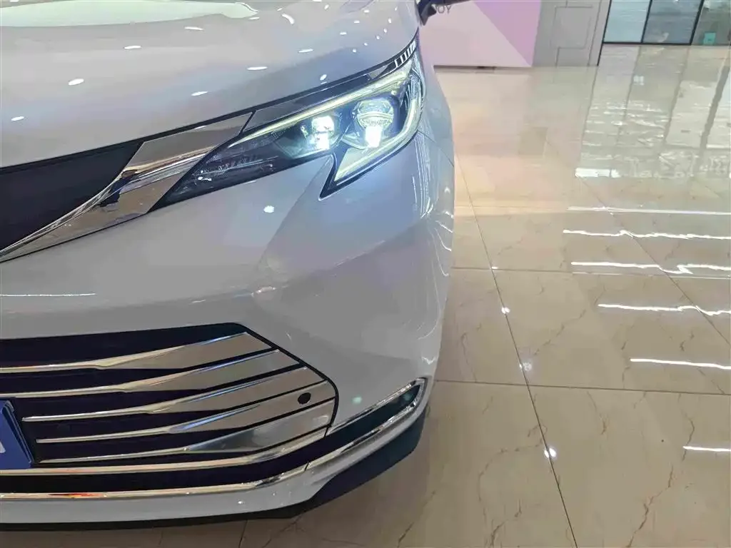 Toyota Toyota Sienna 2023 2.5L Hybrid Comfort Edition — Фото автомобиля 11