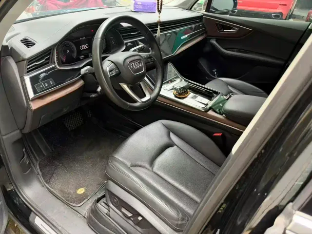 Audi Q7 — Фото автомобиля 4