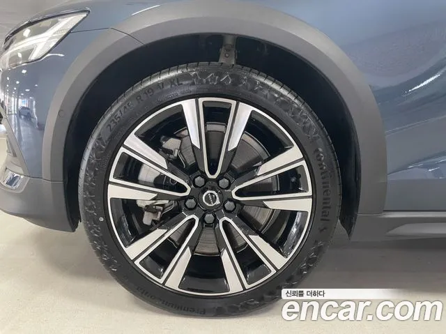 Вольво V60 V60 Cross Country 2 поколение B5 Ultimate AWD — Фото автомобиля 5