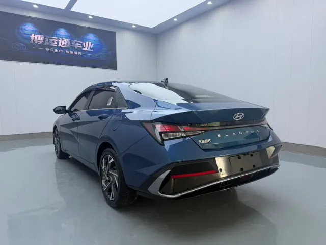 Hyundai Elantra — Фото автомобиля 4