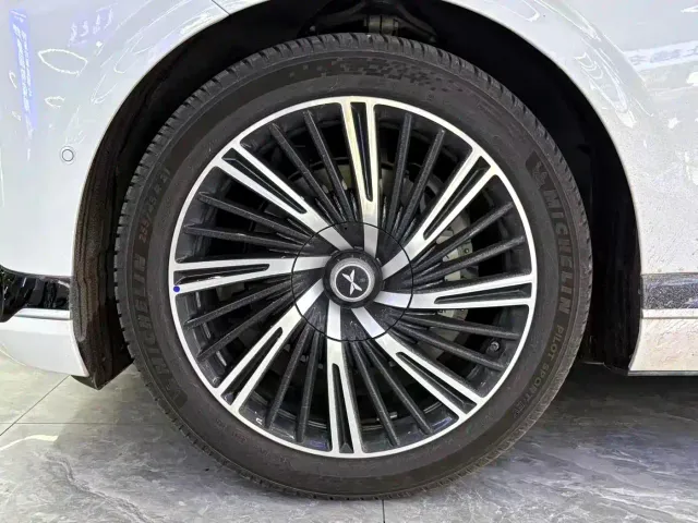 Xpeng G9 — Фото автомобиля 15