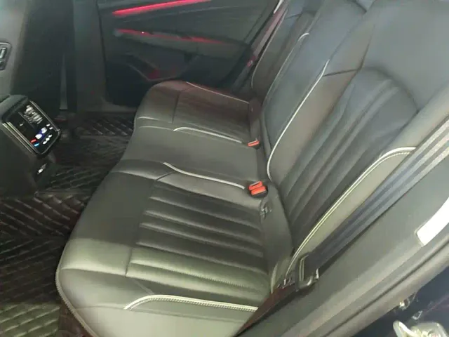 Volkswagen Passat — Фото автомобиля 16