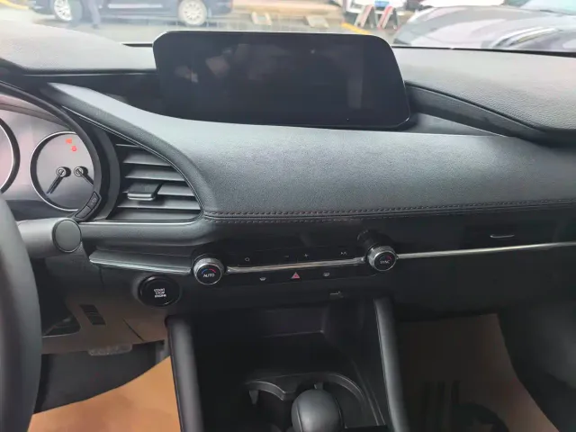 Mazda Axela — Фото автомобиля 9
