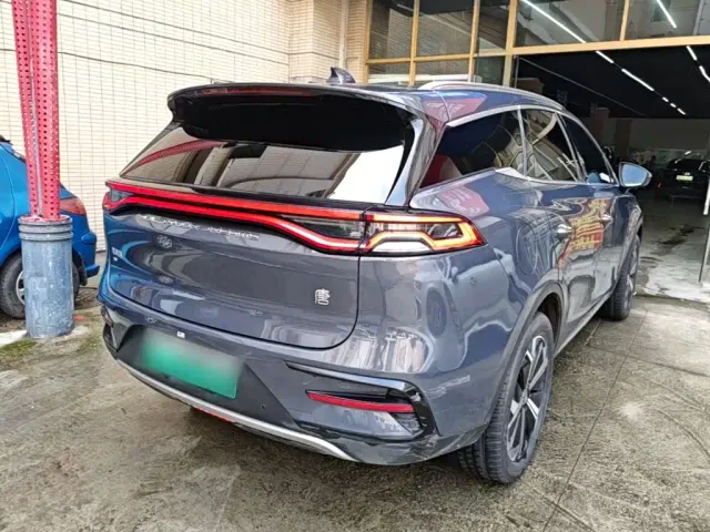 BYD Tang — Фото автомобиля 6