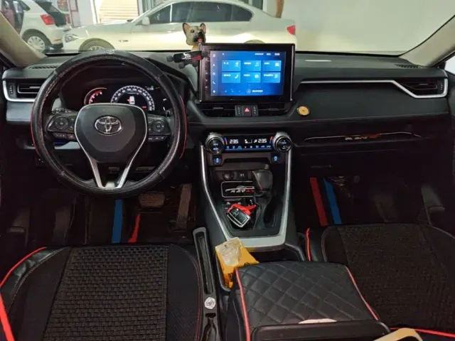 Toyota RAV4 — Фото автомобиля 9