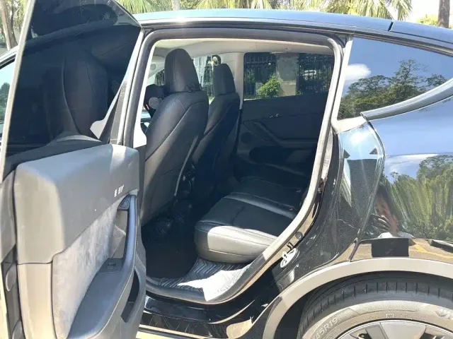Tesla Model Y — Фото автомобиля 5