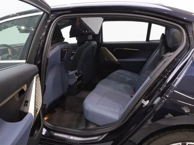 BMW 5 Series — Фото автомобиля 11