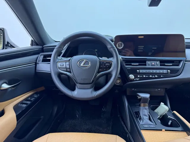 Lexus ES — Фото автомобиля 14