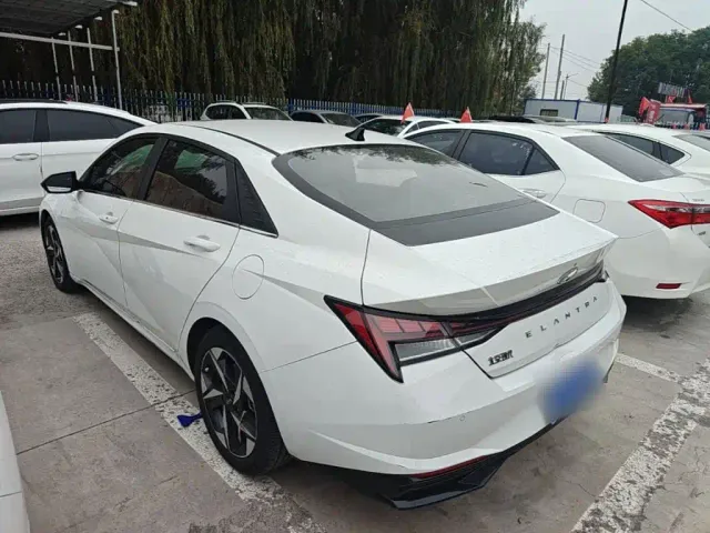 Hyundai Elantra — Фото автомобиля 4