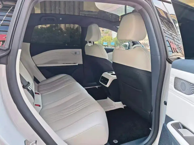 Geely Galaxy E8 — Фото автомобиля 12