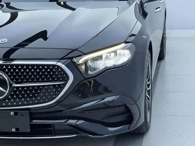 Mercedes-Benz E-Class — Фото автомобиля 3