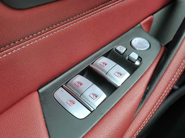 BMW 5 Series — Фото автомобиля 15