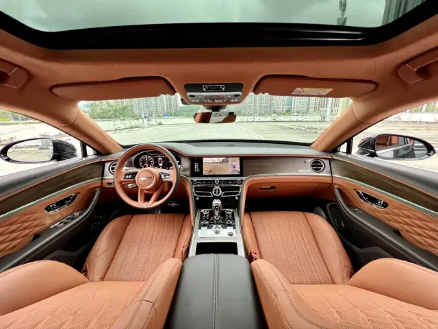 Bentley Flying Spur — Фото автомобиля 9