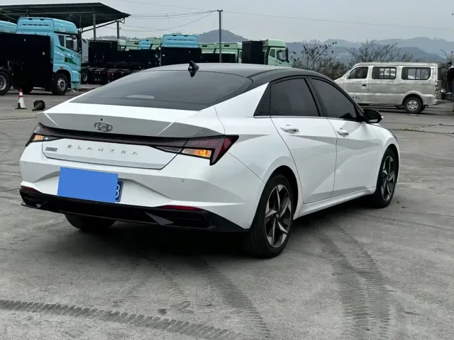 Hyundai Elantra — Фото автомобиля 7