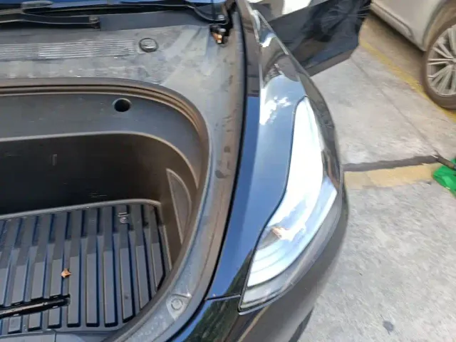 Tesla Model 3 — Фото автомобиля 22