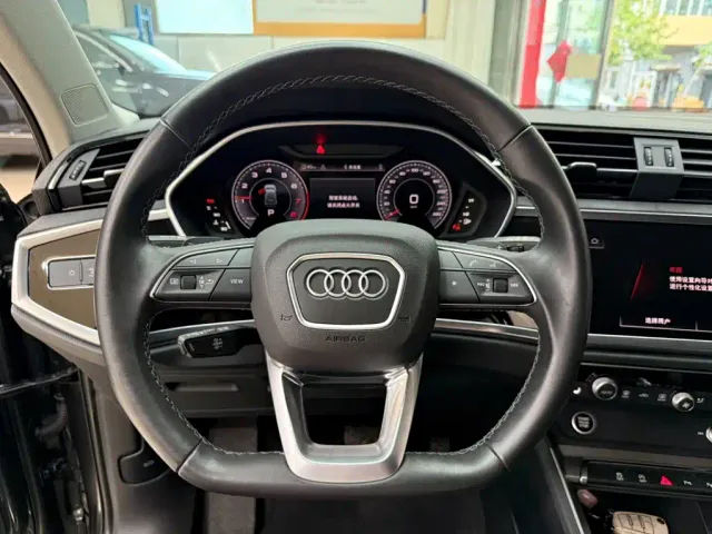 Audi Q3 — Фото автомобиля 11