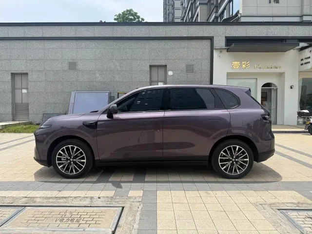 Leapmotor B10 — Фото автомобиля 16