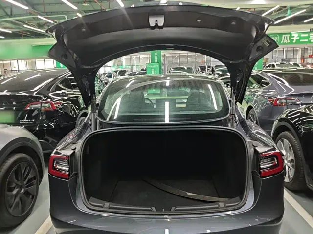 Tesla Model 3 — Фото автомобиля 18