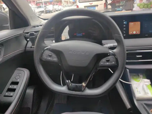 Roewe i5 — Фото автомобиля 15
