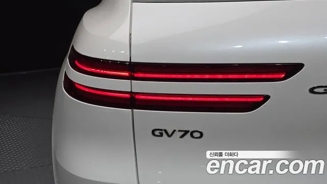 Genesis GV70 — Фото автомобиля 8