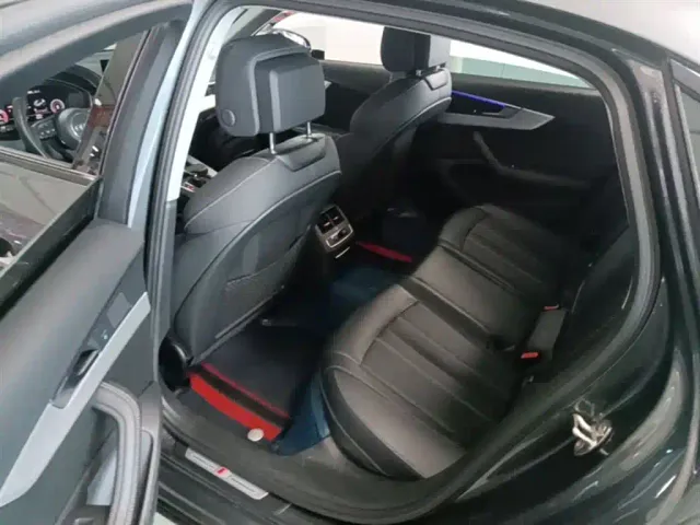 Audi A4L — Фото автомобиля 16