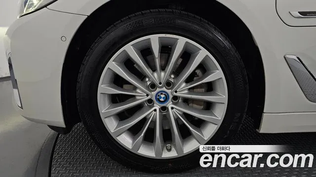 BMW 5 Series G30 — Фото автомобиля 5