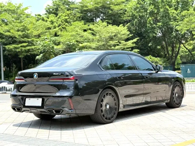 BMW 7 Series — Фото автомобиля 17