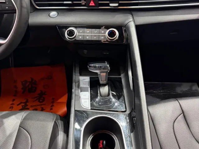Hyundai Elantra — Фото автомобиля 15