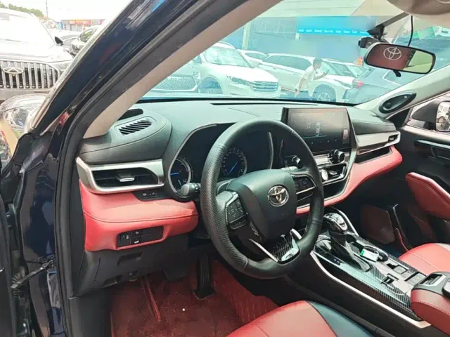 Toyota Highlander — Фото автомобиля 9