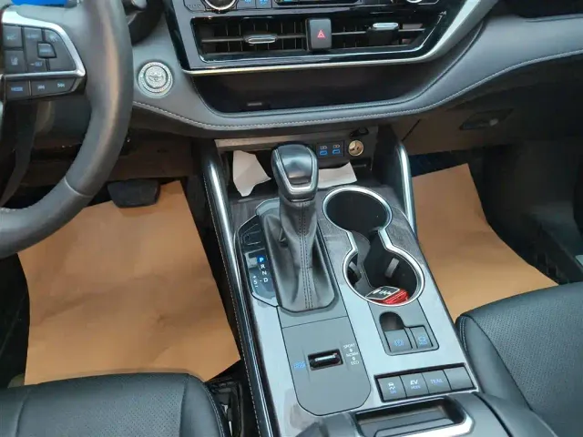 Toyota Highlander — Фото автомобиля 9