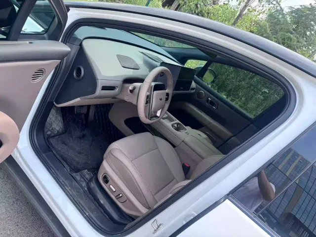 Li Auto i6 — Фото автомобиля 11