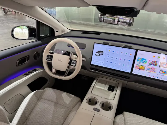 Li Auto i8 — Фото автомобиля 12