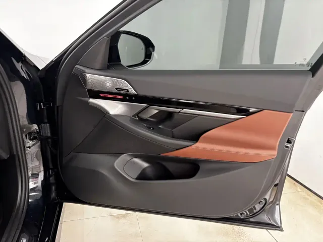 BMW 5 Series — Фото автомобиля 24