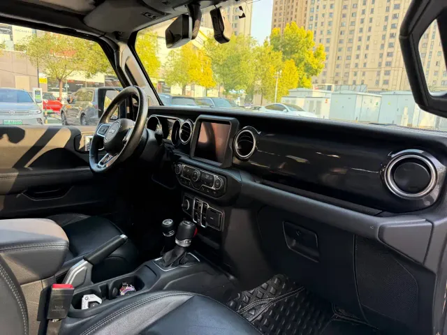 Jeep Wrangler — Фото автомобиля 13
