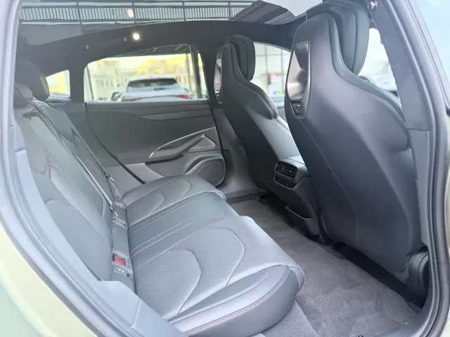 Xiaomi SU7 — Фото автомобиля 11