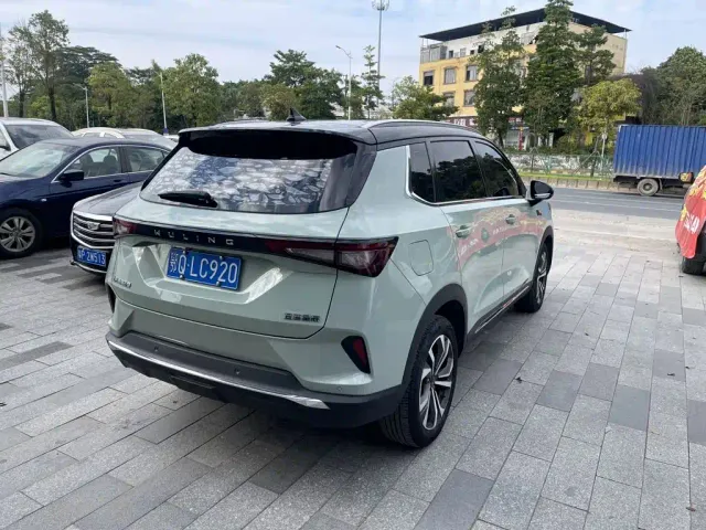 Wuling Asta — Фото автомобиля 9