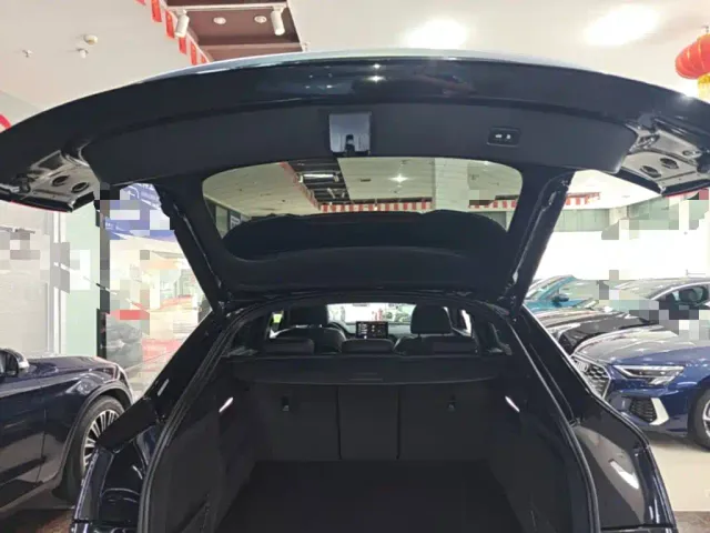 Audi Q5L Sportback — Фото автомобиля 18