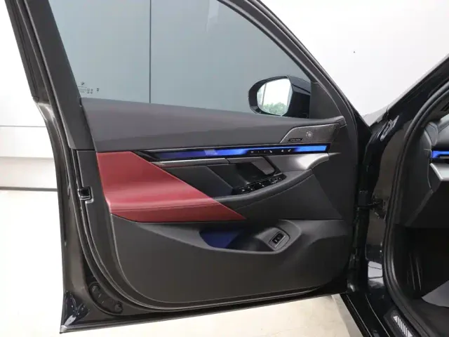 BMW 5 Series — Фото автомобиля 10