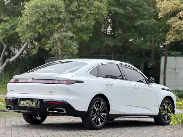 Changan Eado — Фото автомобиля 10