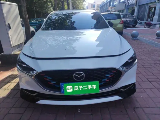 Mazda Axela — Фото автомобиля 2