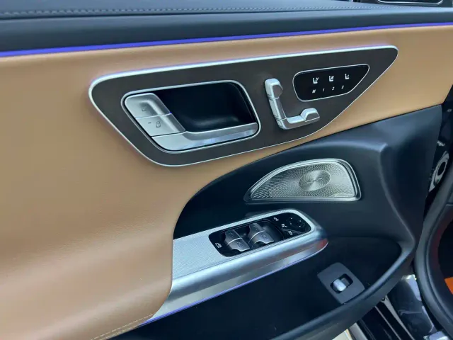 Mercedes-Benz E-Class — Фото автомобиля 11