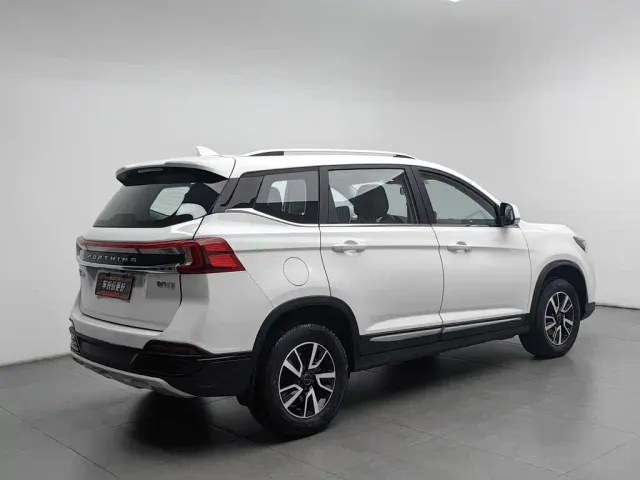 Forthing T5 — Фото автомобиля 2