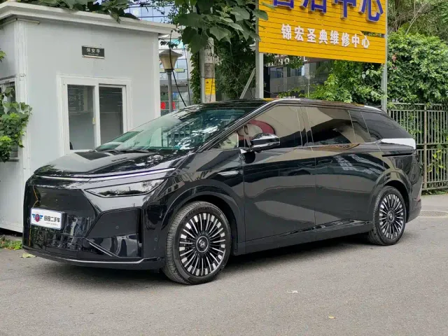Фотография автомобиля — Xpeng X9
