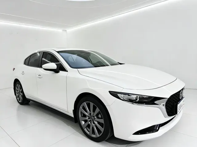 Mazda Axela — Фото автомобиля 3
