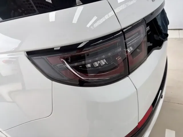 Land Rover Discovery Sport — Фото автомобиля 9