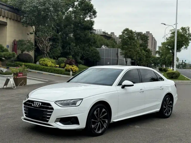 Фотография автомобиля — Audi A4L