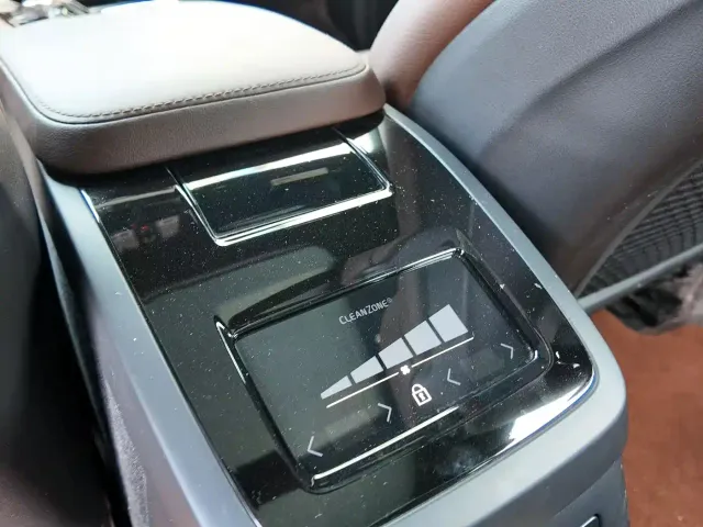 Volvo S90 — Фото автомобиля 11